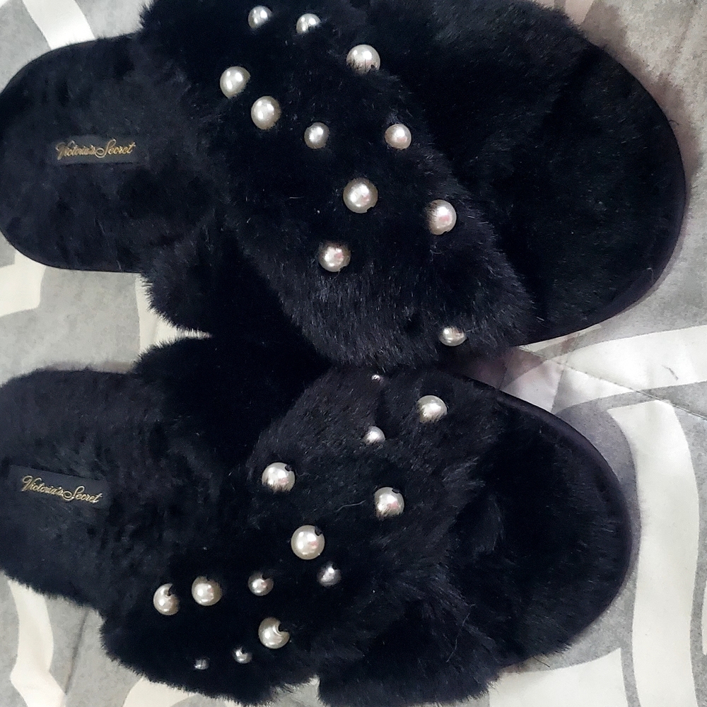 Victoria's Secret 2 PAIRS* Black And Green Faux Fur Slippers.